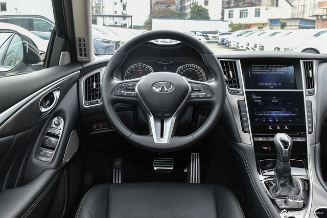 2022款英菲尼迪Q50L 2.0T自动进享运动版