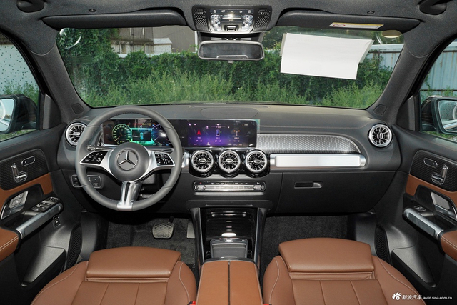 2025款奔驰GLB 220 时尚型
