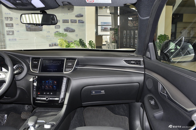 2022款英菲尼迪QX55 2.0T 四驱耀动版