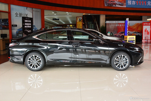 2025款雷克萨斯ES 300h 臻享版