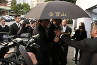高以翔遗体告别追悼会举行 家人女友哀伤浙江卫视代表到场
