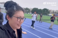 徐冬冬尹子维跑步比赛意外摔倒