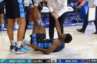 没人性啊大学球员抽筋 结果被队医“拉猪般”拽出场