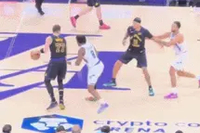 太轻松了！东契奇单打李凯尔 一步过掉轻松飞身上篮