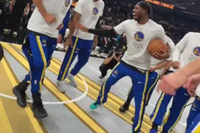 回主场真开心！勇士众将赛前围圈 库里在中央热舞引得众人大笑