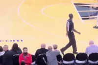 眼观六路！哈登边控运边找队友 甩传助攻科林斯轻松上篮！