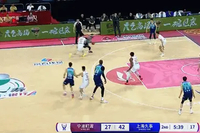 有点恐怖！怀特塞德镇守篮下送大帽 洛夫顿反击双手重锤暴扣