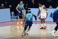 前面有座山！辛普森顶着崔晓龙上篮 怀特塞德双手拦网式大帽扇下