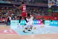 预判和弹跳顶级！吴前三分不中 兰道夫切入双手补扣