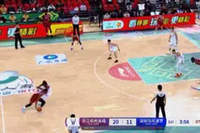 超级外援对决！兰道夫单挑史密斯拉杆上篮打进 个人10分&分差上双