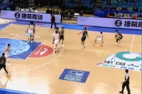 遮天蔽日！吴超积极补防 腾空暴起帽翻奎因