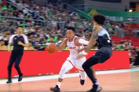 就是这么快！贺希宁反击顶开威尔逊强硬上篮 深圳回应11-0反超！