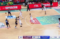 完美开局！威尔逊强攻周鹏翻身轻松挑空篮 吉林轰出12-0！