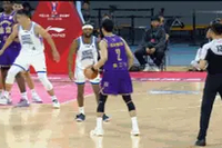 太帅了！廖三宁强突外援脱手仍打进2+1