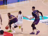 不利消息！陶汉林篮下补防领到个人第五次犯规下场
