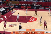 石破天惊！达米安·琼斯先助张洪硕暴扣 再单臂暴力隔扣鲁吐布拉