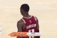 急眼了！迪亚洛冲筐裁判不吹暴怒吃到技犯