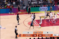 下半场因膝伤没打！徐昕仅打7分钟2中2拿到4分2板1助1帽