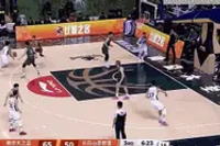 看着都疼！姜贺面部被肘倒地不起 裁判没有吹罚