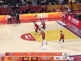 关键！徐昕先积极掩护 再冲内线隔着刘传兴单臂补扣摁进篮筐！