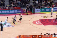 媒体人：约克绝杀类似科比当年绝杀国王 边线接球都有踮脚尖动作