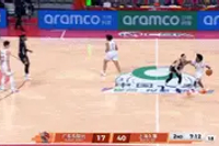 越战越酣！洛夫顿后撤步三分穿网而过 再助攻张镇麟打成2+1