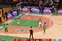 饿虎扑食！冯傲扑抢断球赵继伟 哈里斯反击双手暴扣