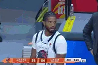 脾气又上来了！克里斯不满对手篮板推人没吹吃T