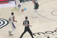 老詹要扣但差的有点多！克莱伯拼下篮板助攻斯玛特三分