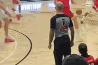 上来就失误了！杨瀚森高位分球被对手直接抢断