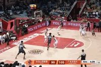 这也太丝滑了！姜伟泽双撤步接上下步晃开防守抛投得分