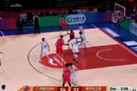 一个回合7分！刘颜诚三分命中就地断球给霍勒迪再打3+1