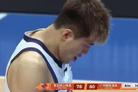 真给机会！广州领先1分 郭艾伦调整呼吸但第二罚还是丢了！