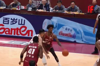 前NBA球员对决！达卡里·约翰逊空切对抗怀特塞德 小拉杆打板2+0