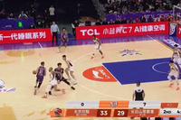 配合娴熟！基兹林克被包夹分球 朱松玮不停球助攻邹雨宸双手暴扣