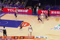 去做你擅长的事儿！曾繁日外线三分调整自信出手 结果三不沾出界