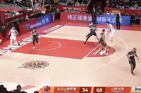 都这么准啊！盖伊先超远干拔压哨三分命中 随后顶开防守再中三分