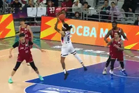 无敌！陈林坚关键时刻很冷静 虚晃后横移撤步三分一箭穿心！