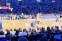 硬解无敌！小卡&杰伦·布朗轮番单打没机会 杜兰特接锅压哨三分！