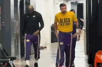 🥲东詹从更衣室走出后二人各自低头行走&没有任何互动