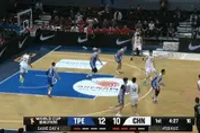 持续输出！余嘉豪勾手命中 随后赵继伟追身三分轰停对手