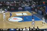 手起刀落！高诗岩借胡金秋掩护 中路直接拔起三分出手命中