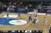 手感火热！赵继伟借掩护速射三分 再度洞穿篮心