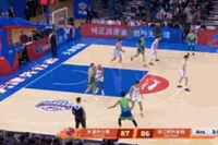 大心脏！林庭谦接球迎着防守直接轰进3+1稳住局势