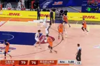 NBA级别外援！洛夫顿内线连续坐打2球 个人连得5分基本杀死比赛