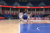 同一起跑线！程帅澎一突二高难度反篮命中 浙江再次追平比分