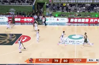 被压制到现在！郭昊文一条龙单打 撤步三分命中反超比分！