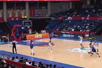 这才是NBA的外援！基诺内斯一条龙甩开防守 超远三分打板压哨命中