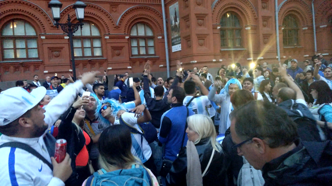 梅西引爆红场球迷大pk 中国球迷低调掺和