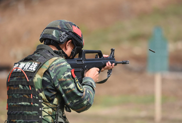安徽武警:黑虎山下竞技"神枪手"